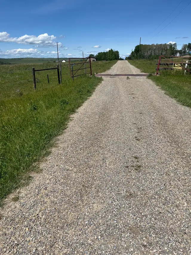 ️ Fenced 3–4 Acres for Contractor Storage – Near Cochrane62863731851650122