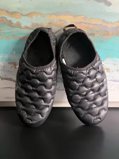 Men’s North Face ThermoBall Black Slippers- size 13, View more
