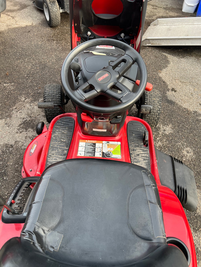  Craftsman lawn tractor  in Lawnmowers & Leaf Blowers in Oshawa / Durham Region - Image 4