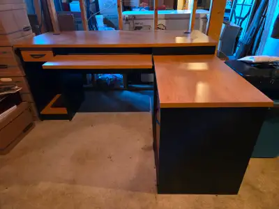Computer Office Desk, used but like new. Dimensions: 64.2 inches long - desktop 61.5 inches deep - (...