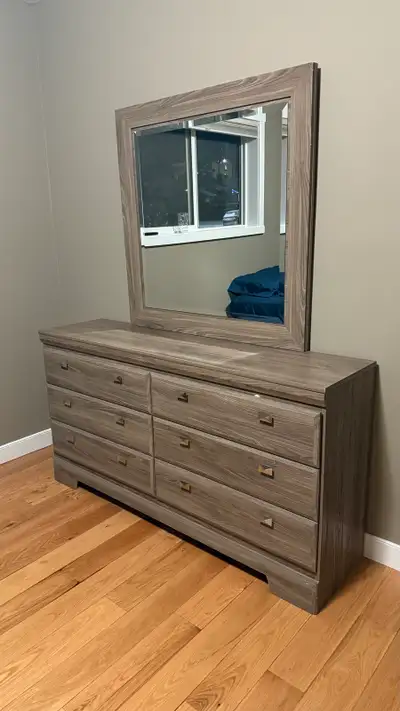 Comfortable Furnished Room for Rent – Clean & Quiet Home A bright and comfortable upstairs room is a...