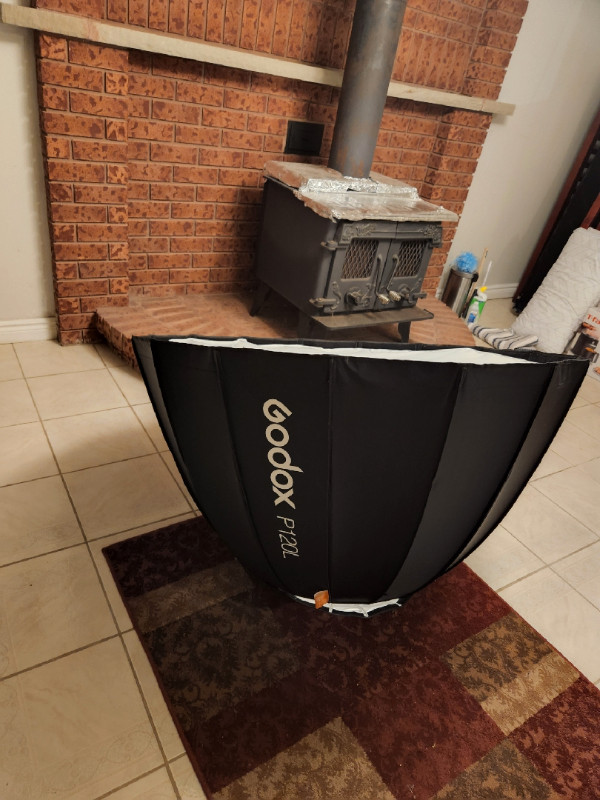 Godox pl-120 parabolic softbox in Cameras & Camcorders in City of Toronto