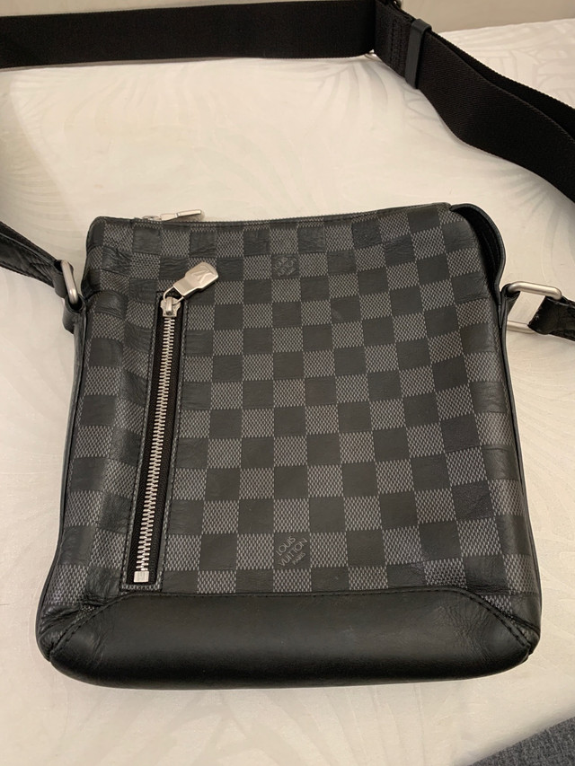 Louis Vuitton discovery messenger bag, Other, Barrie