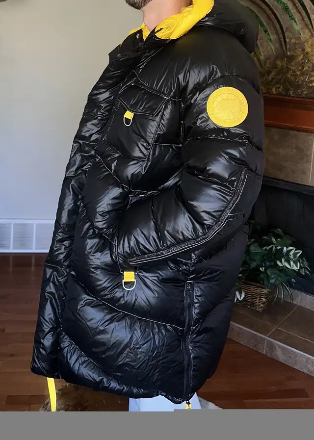 Canada goose coat in Men's in Edmonton - Image 4