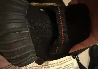 Get ready to step up your shoe game with these Adidas Yeezy Boost 350 V2, size 9.5! Please note that...