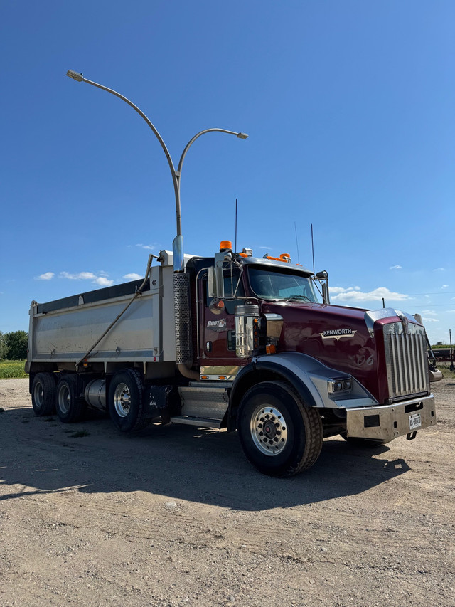 2009 Kenworth T800 Tri Axle Dump Truck in Heavy Trucks in Stratford
