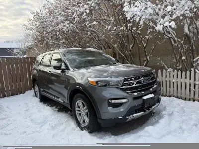 No gst 2024 ford explorer xlt 7 seater leather Remote starter heated steering wheel awd with change...