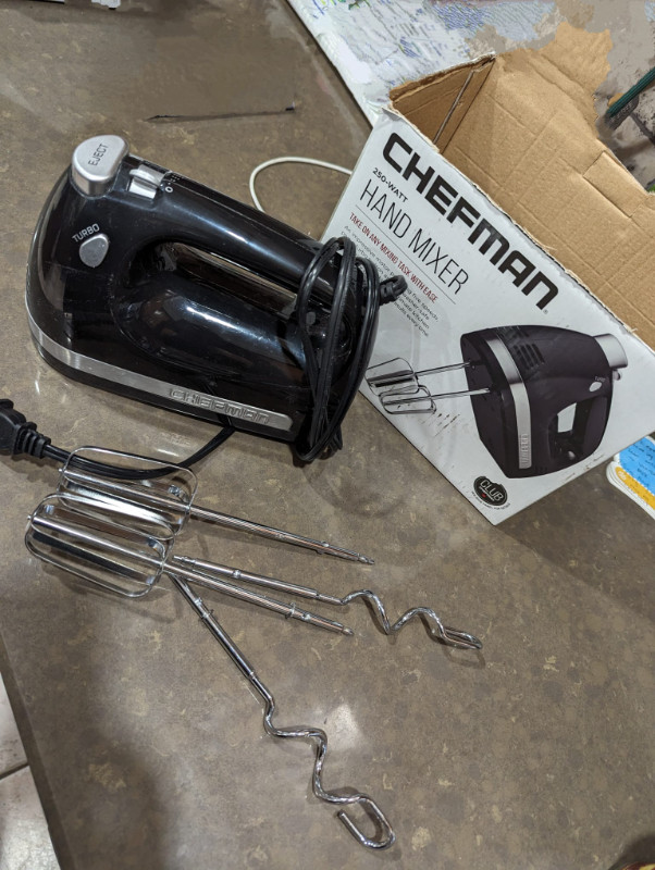 Like New Chefman 250-Watt Black Hand Mixer in Other in Mississauga / Peel Region - Image 2