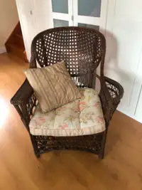 Deux chaises en osier