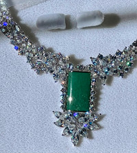 SPARKLING FIFTH AVENUE NECKLACE,  EARRING SET. CRYSTAL, JADE.