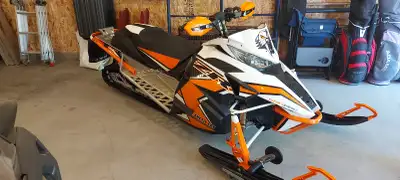 Motoneige neige en parfaite condition, entretien annuel chez le concessionnaire