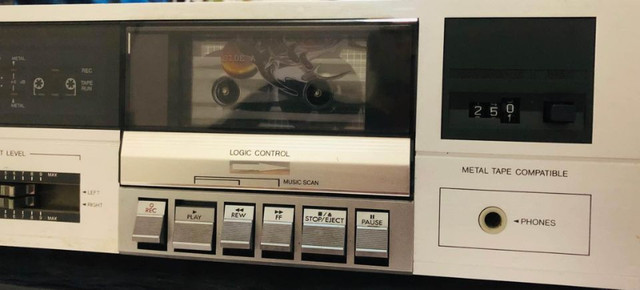 JAPAN VINTAGE JVC STEREO CASSETTE DECK MODEL KD-V200C in Arts & Collectibles in Hamilton - Image 2