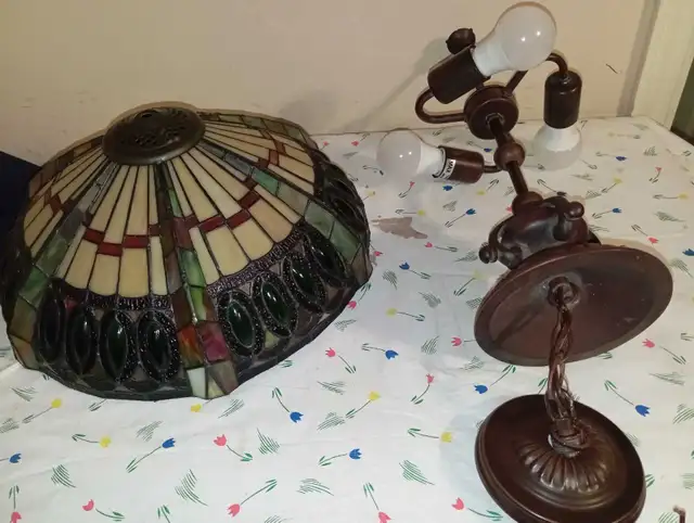 16" Vintage TIFANNY Style Stained Glass in Mint condition in Indoor Lighting & Fans in Cambridge - Image 4