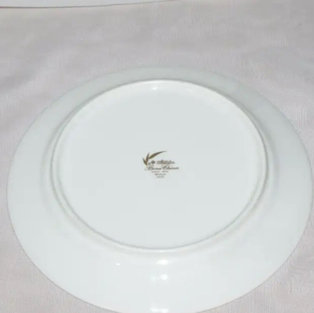 Mikasa Bone China Seville Salad Cake Plate A4101 Replacement in Arts & Collectibles in North Bay - Image 2