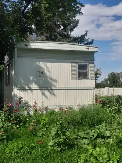FREE Mobile Home 47x12ft 1976 Glendale Its pretty ruff inside but renoable Would be good farm house...