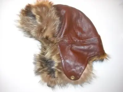 Chapeau pour enfant en cuir + fourrure (neuf, jamais porté), View more