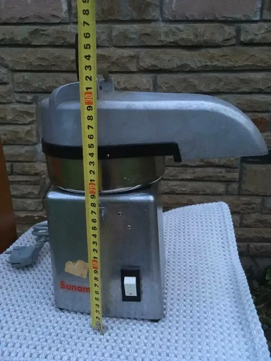 Commercial Fruit & Vegetable Juicer Sanamat in Industrial Kitchen Supplies in City of Toronto - Image 5