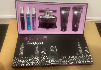 BRAND NEW - MADE IN FRANCE - SPECIAL EDITION SEX IN THE CITY MIDNIGHT GIFT SET. 4 x Eau perfume - 1...