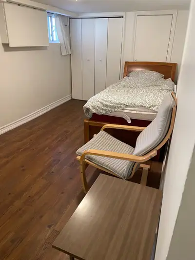 Female Flatmate Wanted – Bright Private Room Near Cedarvale Station (Line 1 & Line 5) I am seeking a...