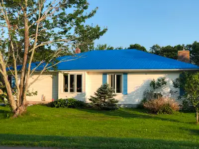 This cozy and well-maintained student room is available for rent, offering a comfortable living spac...