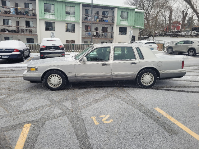 1996 LINCOLN TOWN CAR SIGNATURE (Rare), Excellent Condition in Classic Cars in City of Toronto