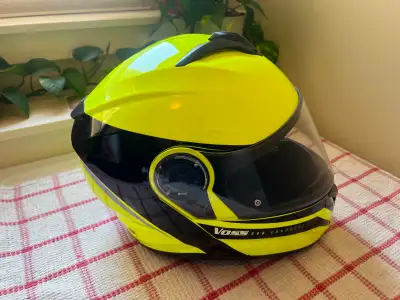 - **SIZE MEDIUM** -Voss 580 Conquest Motorcycle Helmet -Was not my helmet but appears in as new cond...