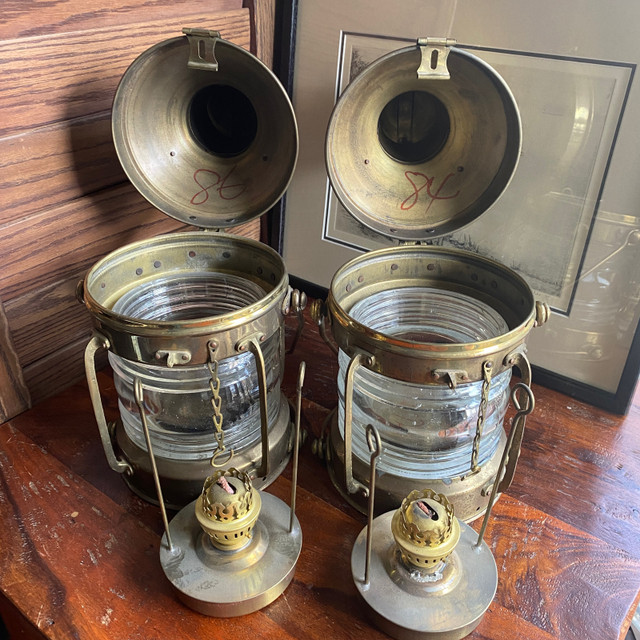 Pair of Vintage Brass Ship Lanterns in Arts & Collectibles in Abbotsford - Image 3