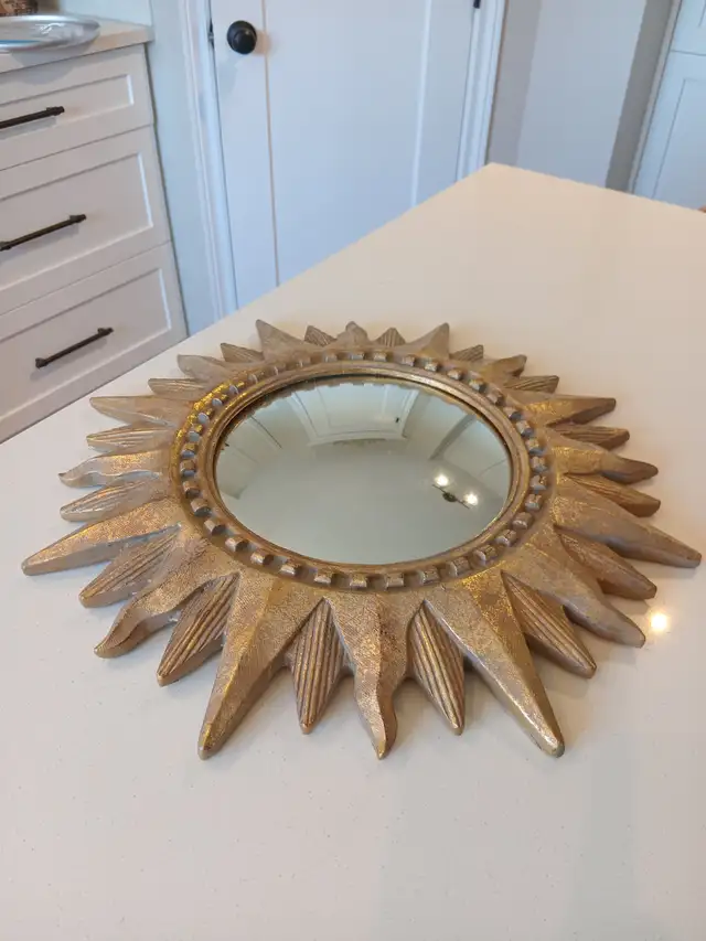 Vintage Style Sunburst Convex Gold Gilt Mirror in Home Décor & Accents in Calgary - Image 4