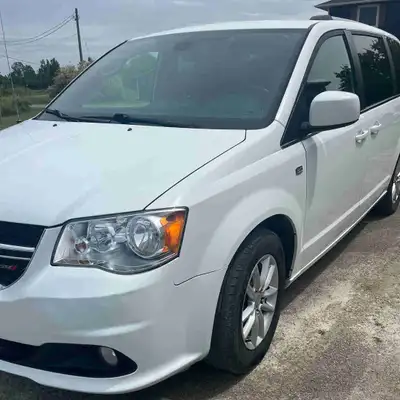 35th anniversary van has been well maintained and cared for. Fully loaded with cold ac , heated driv...