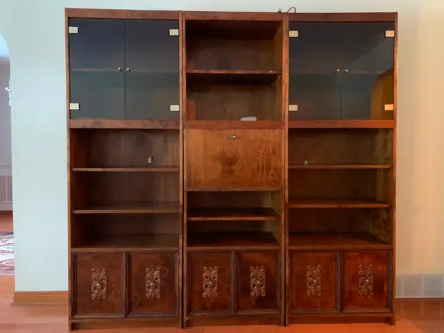 Bookcase  / Shelving Unit w Glass Doors in Bookcases & Shelving Units in London - Image 2