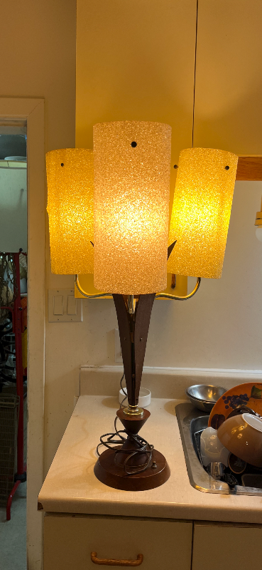 Gorgeous MCM table lamp with 3 lucite shades 1960 lampe Vintage, View more