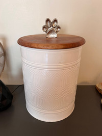 Dog food storage container