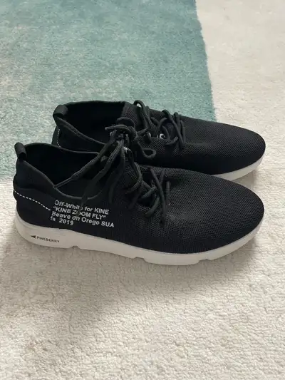 Pineberry sneakers men’s 9.5 women’s 11, View more