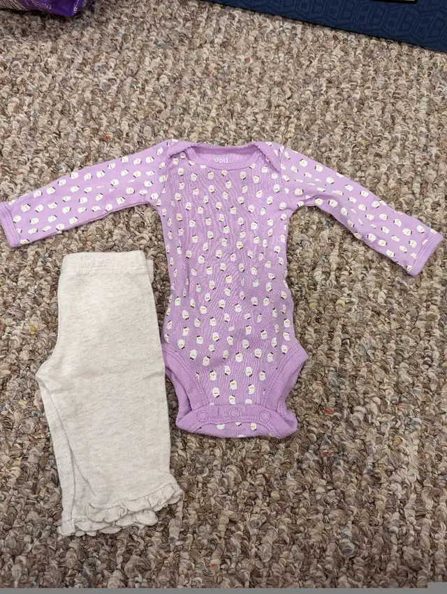 Vêtements/ clothes - NB in Clothing - 0-3 Months in Gatineau - Image 5