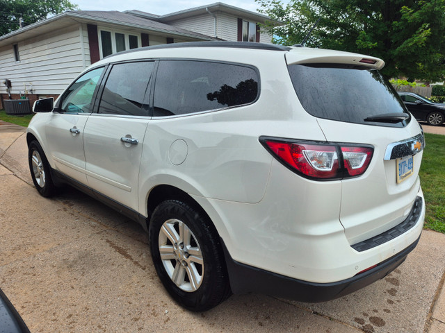 2014 chevy traverse in Cars & Trucks in Leamington - Image 2