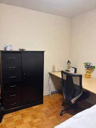 Furnished room in a 2 bedroom apartment near Yonge/Eglinton (Line 1) and Line 5 (Mount Pleasant Stat...