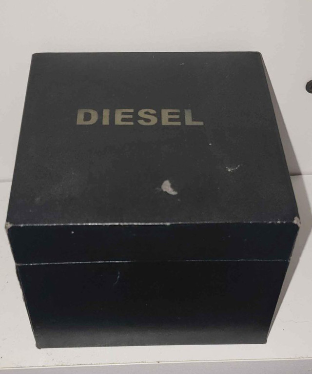 Diesel watch Wristwatch in the box good condition dz-9054 dz9054 dans Bijoux et montres  à Longueuil/Rive Sud