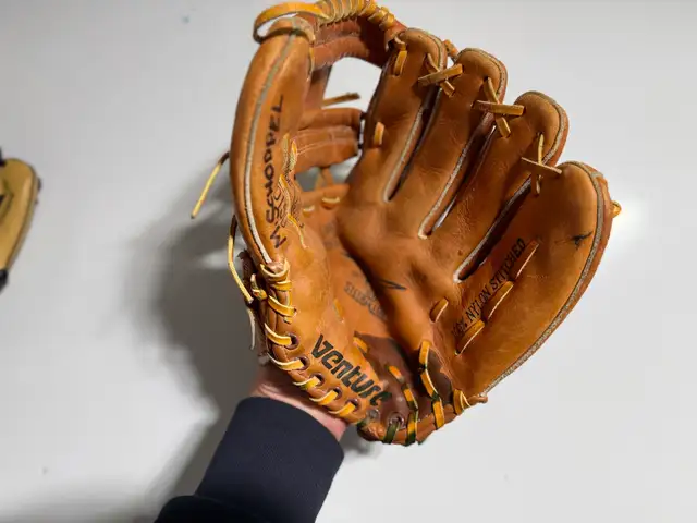 Rawlings and Venture Baseball Gloves in Baseball & Softball in Barrie - Image 3