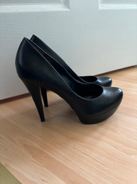 Black Guess High Heels - Size 7