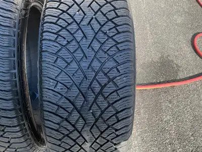 Pneu D'hiver Nokian 245/50/20 R5 SUV 220$/chacun = 680$