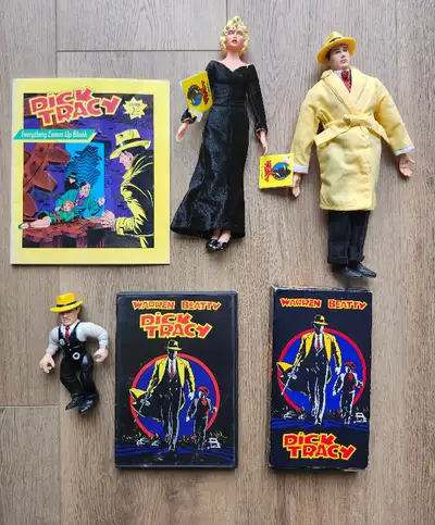 24 12 09 Kdt Dick Tracey Movie Lot Figures/Book/DVD/ Tape Estate sale find of 1990sDick Tracey colle...