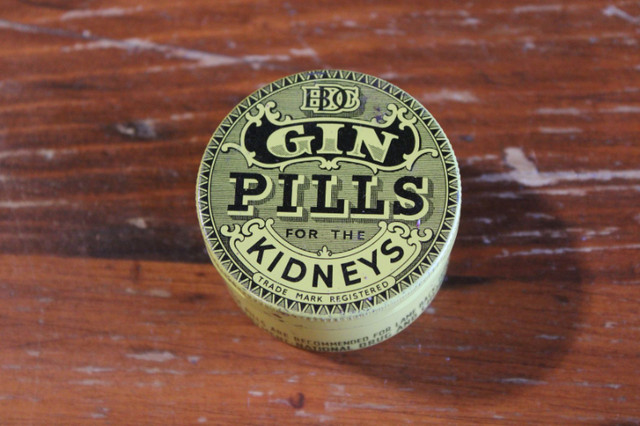 Vintage Gin Pills For The Kidneys Tin in Arts & Collectibles in London