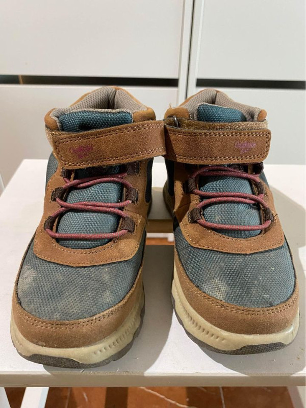 Osh Kosh Toddler Hiking Boots - Size 11 in Kids & Youth in City of Toronto