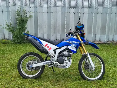 2017 Yamaha WR250R Dual Sport street legal. 23,000km's 6 Speed Electric Fuel Injection Original Owne...