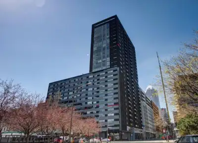 3 1/2 incl interior garage -downtown Mtl