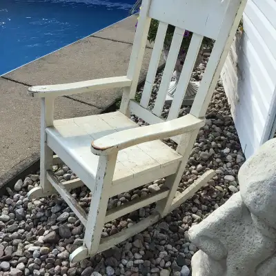 Chaise berceuse en bois, View more