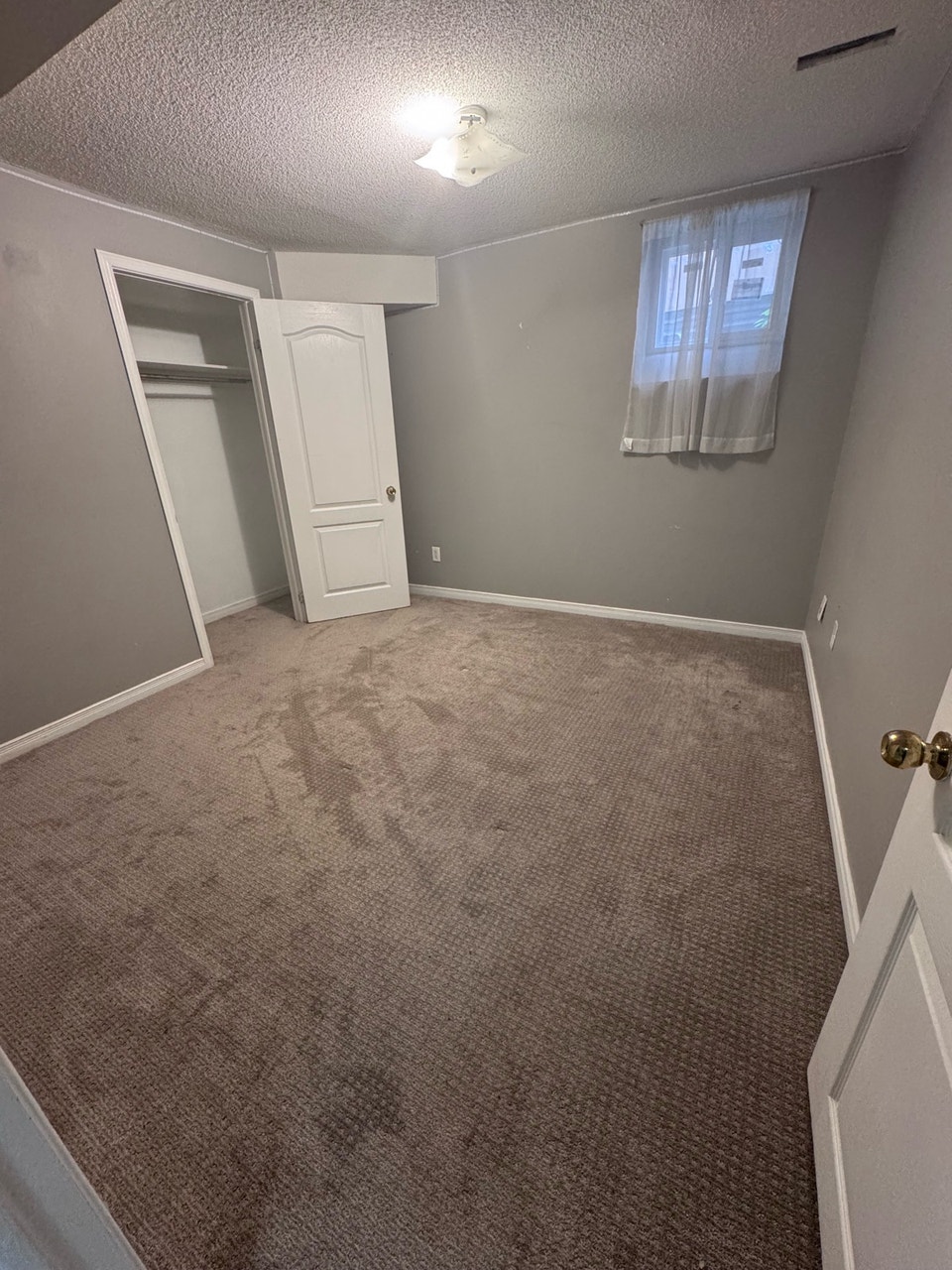 2 Bedroom Basement Apartment for Rent – Mississauga 3