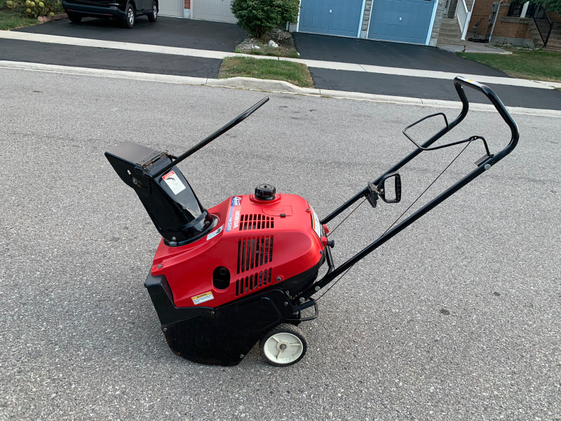 Honda HS 520 5 HP 4 stroke engine snow thrower / snowblower