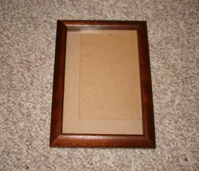 Wood picture frame for 4 x 6 inch picture. Appears to be brand new. From a smoke free, pet free, and...