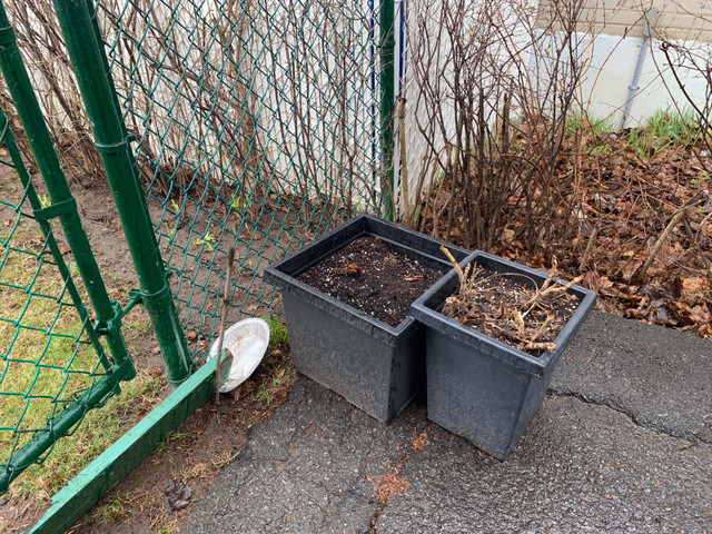2 pots à plantes extérieures  dans Plantes, engrais et terreaux  à Laval/Rive Nord